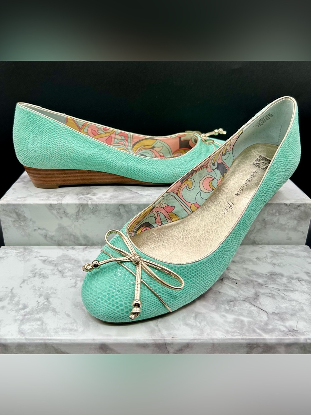 ANNE KLEIN iFLEX Raylene Wedge Pumps in Mint Green Leather. Size 8.5